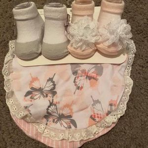 Bibs and socks set